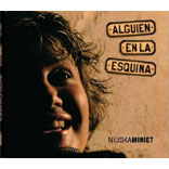 Alguien En La Esquina
